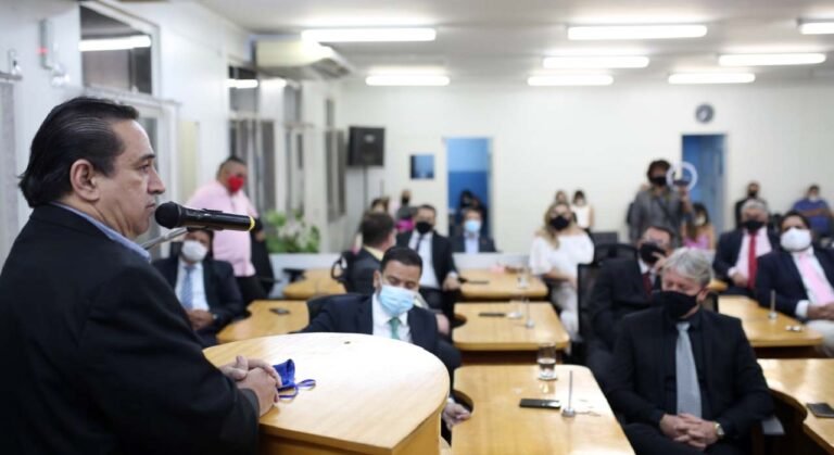 Prefeito gasta quase R$ 3 milhões com comissionados, mas diz não ter dinheiro para UTI Neonatal | Vídeo