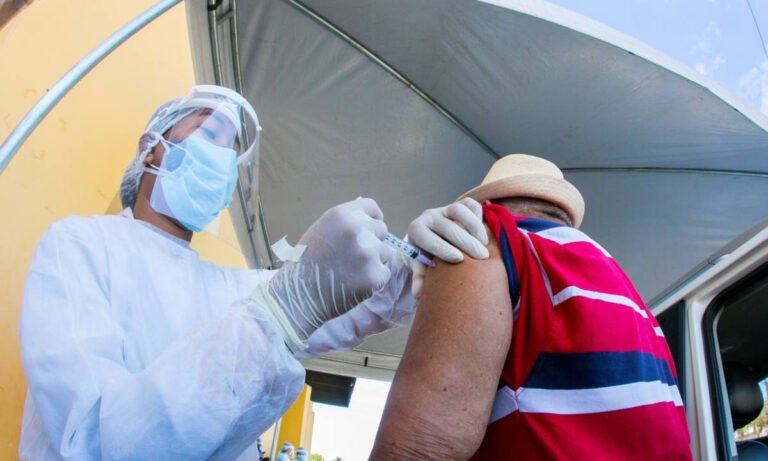 Vacinação de idosos com 65 e 66 anos segue neste final de semana em Corumbá
