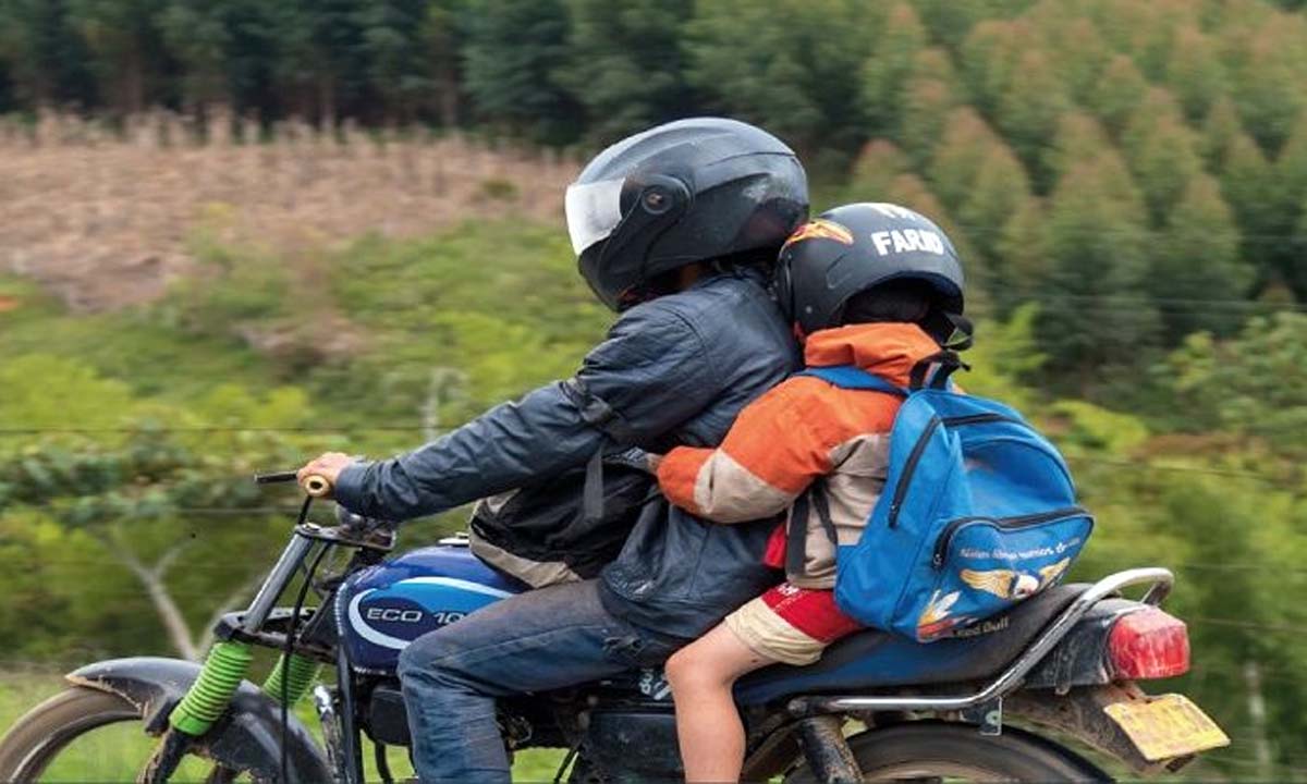 Você está visualizando atualmente Nova Lei proíbe o transporte de menores de 10 anos em motocicletas