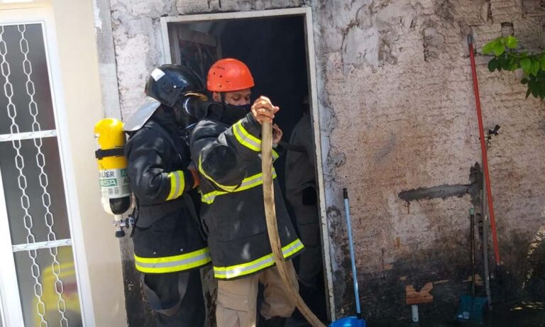 Bombeiros controlam incêndio que atingiu salão de beleza em Ladário