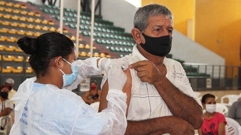 Corumbá prossegue com vacinação de pessoas a partir dos 60 anos nesta terça-feira