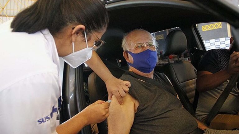 Saúde abre vacinação para gestantes, diabéticos, trabalhadores da educação e limpeza urbana