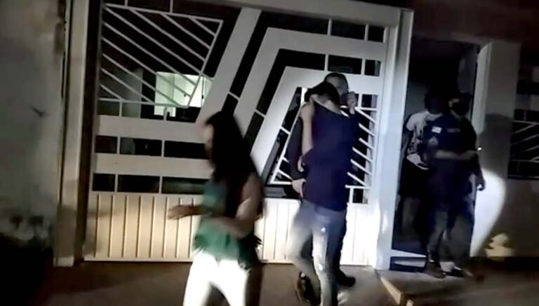 Militares da Marinha são detidos por desacato após serem flagrados em festa clandestina