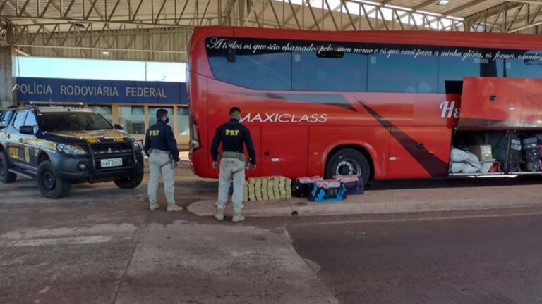 PRF apreende 167 quilos droga em ônibus que transportava bolivianos na BR-262