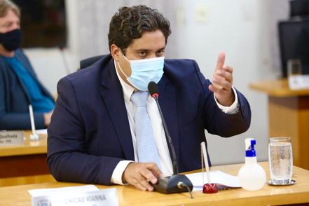 Vereador solicita vacinação de bancários e que gestantes e puérperas sejam imunizadas na maternidade