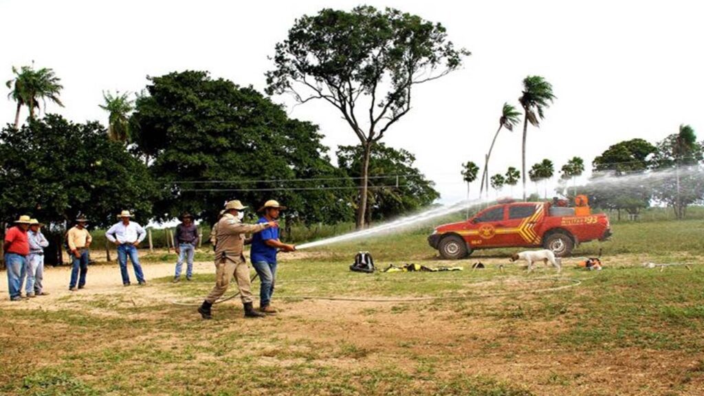 Comunidades recebem orientações e treinamento para prevenção e combate a queimadas 2 treinamento comunidades