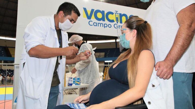 MS suspende vacina AstraZeneca em gestantes após recomendação da Anvisa