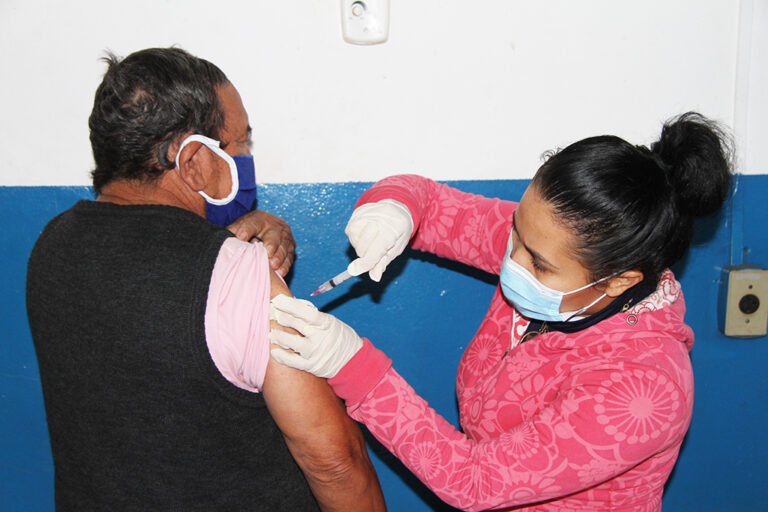 Corumbá retoma vacinação contra a Covid-por idade em pessoas a partir dos 55 anos