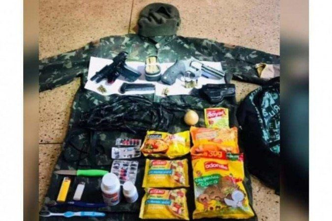 Dinheiro, remédios e armas: veja o que Lázaro carregava na mochila