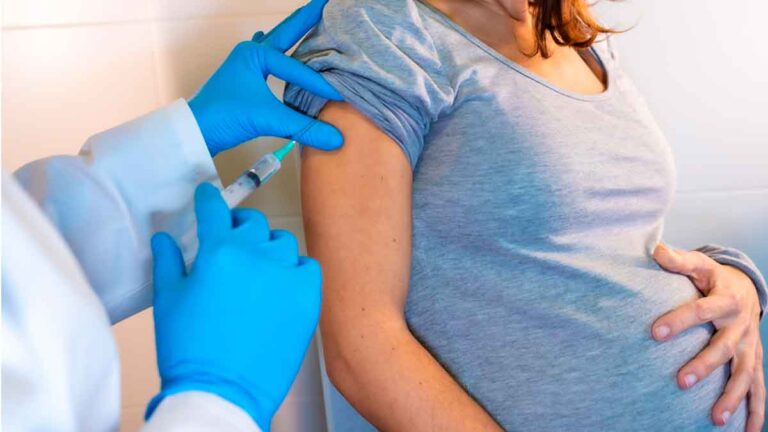 Vereadora defende inclusão de grávidas sem comorbidades entre os grupos prioritários