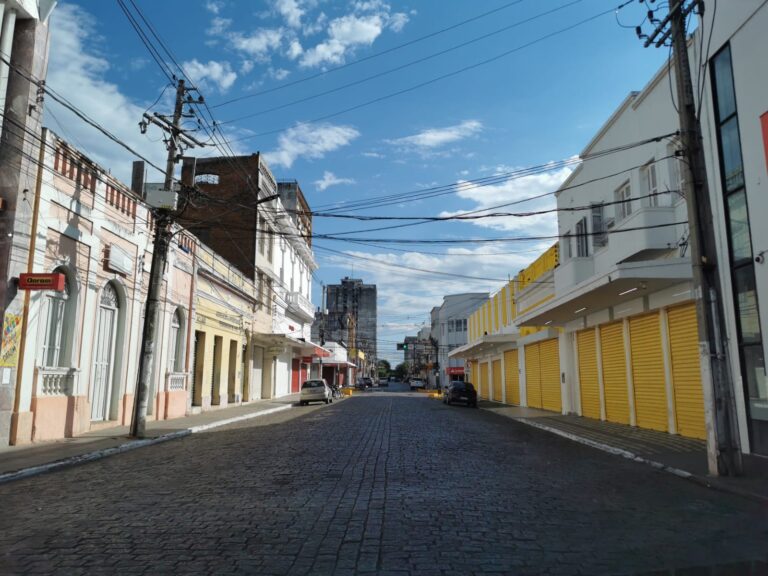 Publicada decisão que adia medidas mais restritivas contra pandemia