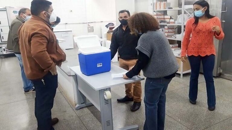 Secretaria de Estado de Saúde distribui aos municípios 97.500 doses da vacina da Astrazeneca