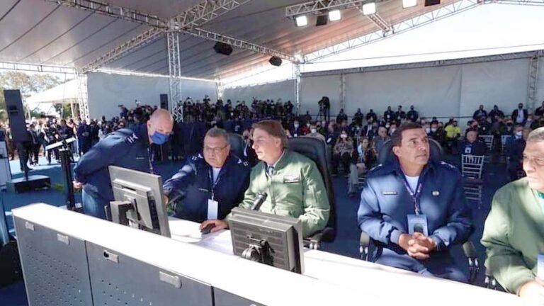 Acuado por denúncias de corrupção em ministério, Bolsonaro critica CPI de “bandidos”