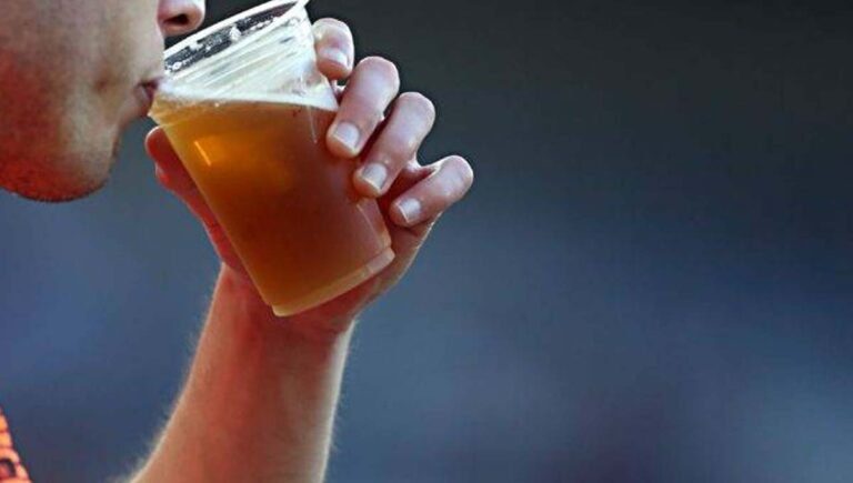 Jovem morreu após ingerir bebida alcóolica em Campo Grande e autoridades investigação possível ligação com contaminação por metanol