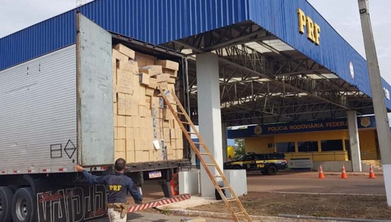Produto usado no refino de cocaína é apreendido pela PRF a caminho da fronteira