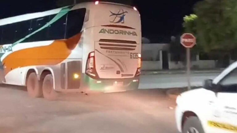 22 pessoas são levadas para delegacia após flagra de festa clandestina no Maria Leite