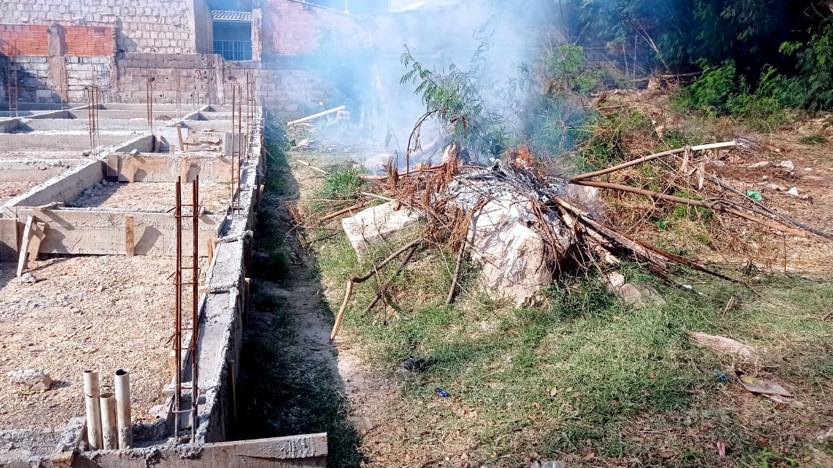 Leia mais sobre o artigo PMA flagra incêndio em terreno e proprietário é multado em R$ 5 mil