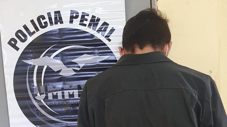 Monitorado com tornozeleira, homem volta a ser preso após envolvimento em furto