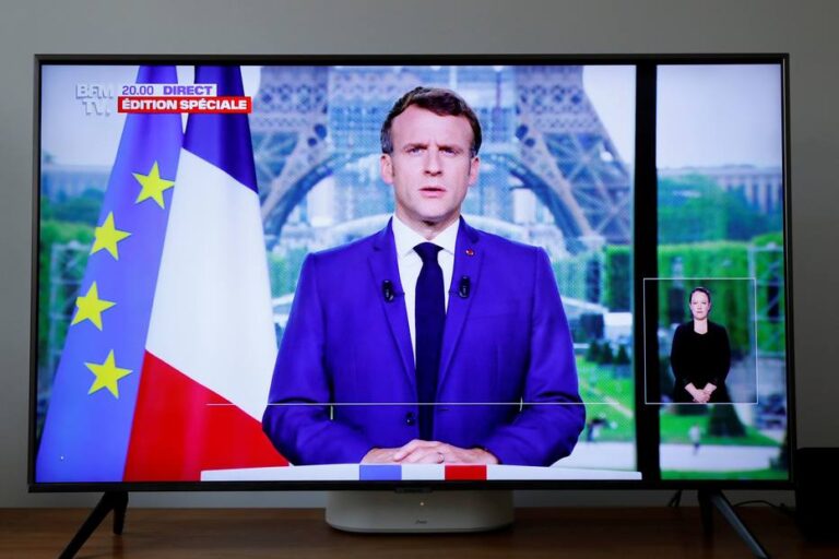 França exige imunização para quem quiser ir a bares, e 1 milhão corre para se vacinar
