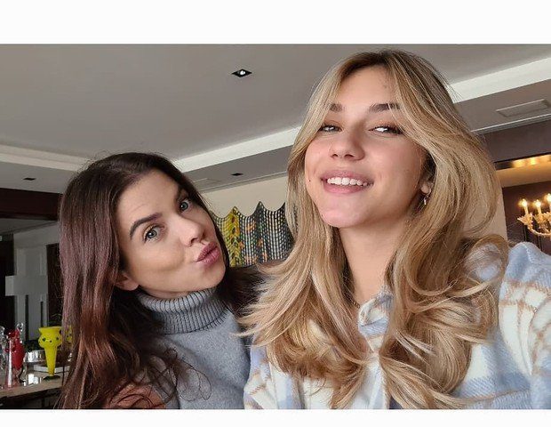 Mãe apaga redes sociais da filha de 14 anos com quase 2 milhões de seguidores: “Proteger a futura saúde mental”