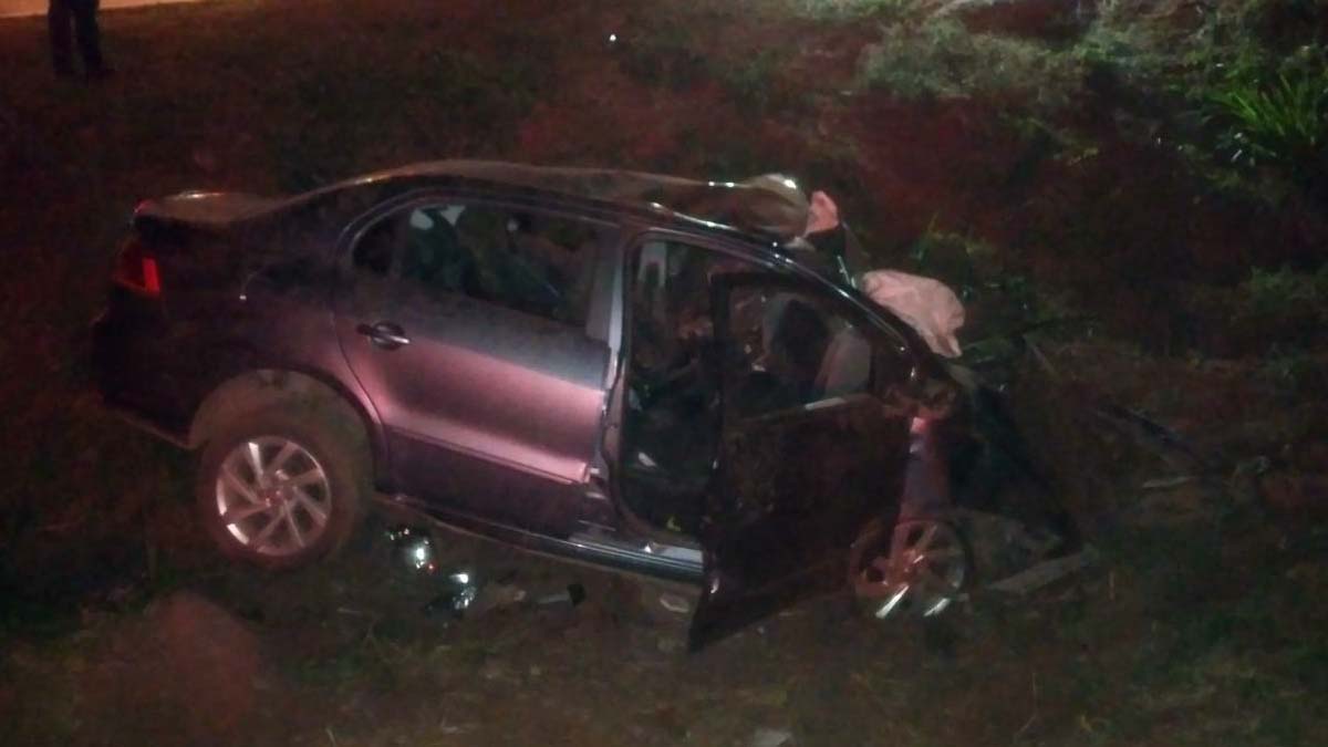 Você está visualizando atualmente Condutor morre após carro cair em valeta na BR-262 próximo ao Anel Viário