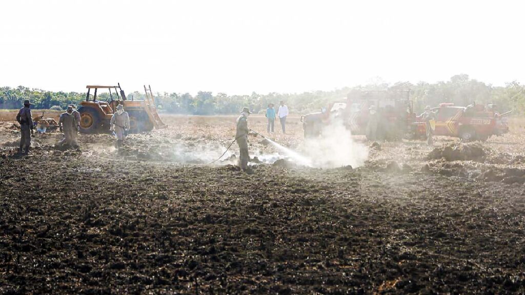 Bombeiros mantém combate a focos de incêndios que atingem o Pantanal | Vídeo 4 combate inceindios4