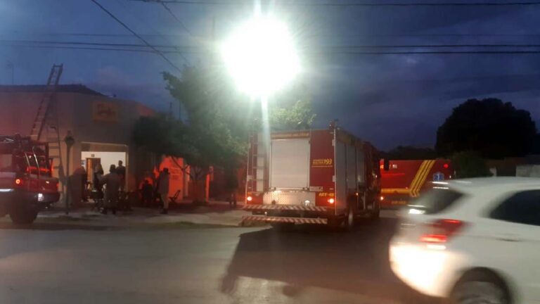Bombeiros são acionados após princípio de incêndio em espeteria no Centro de Corumbá