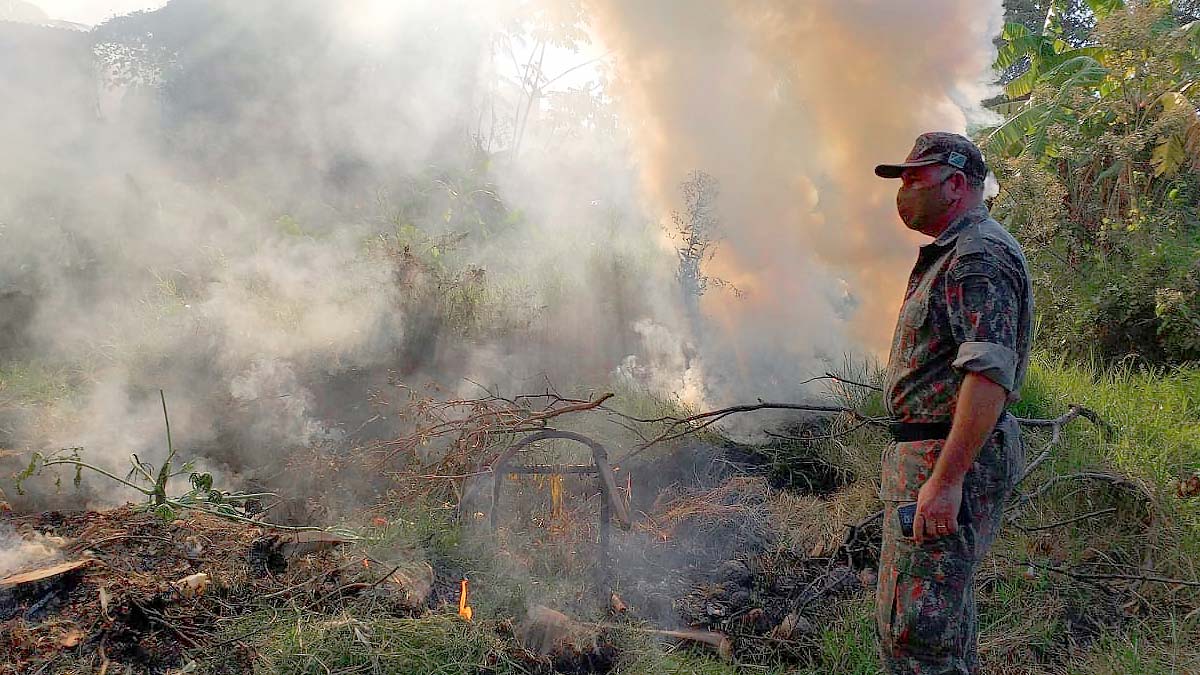 Você está visualizando atualmente Mulher é multada por provocar incêndio em vegetação na área urbana de Corumbá