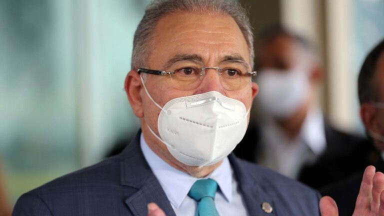 Queiroga pede aos pais que levem seus filhos para vacinar contra covid