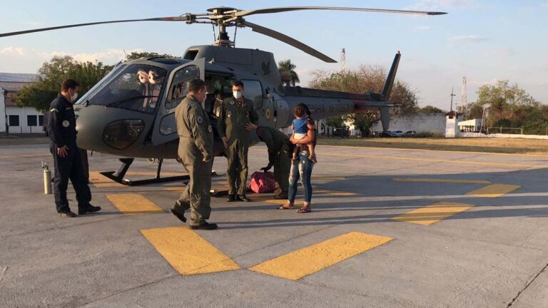 Marinha resgata gestante em parto prematuro e criança picada por escorpião no Pantanal
