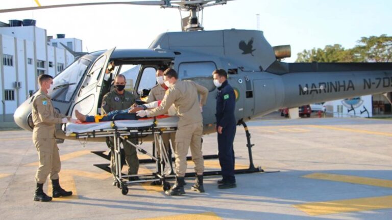 Marinha resgata homem ferido por coice de cavalo na região do Taquari