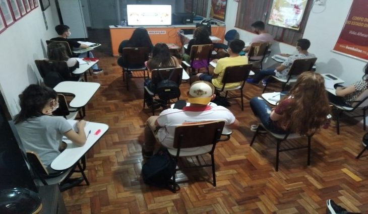 Corpo de Bombeiros passa a oferecer cursinhos para Enem em todos os quartéis do Estado