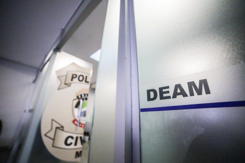 Homem se entrega à Polícia e confessa ter matado esposa com golpes de machado em MS