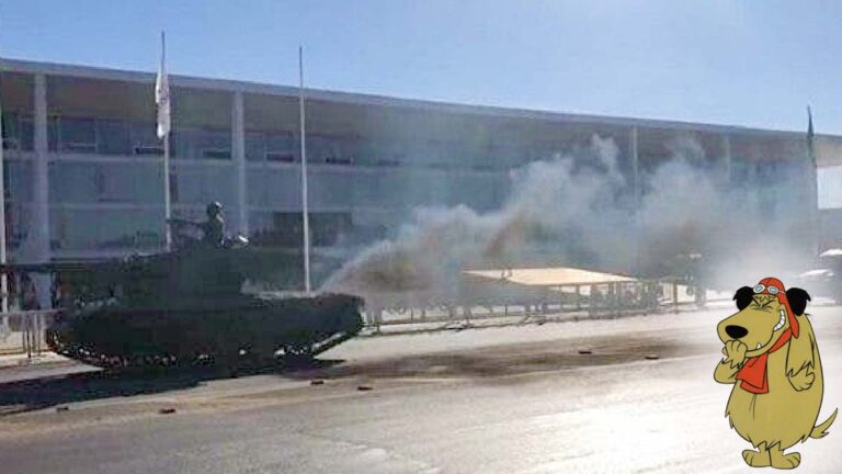 Desfile esvaziado de Bolsonaro vira piada nas redes sociais