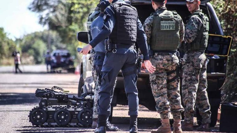Bope usa robô para detonar granada encontrada na rua em Campo Grande