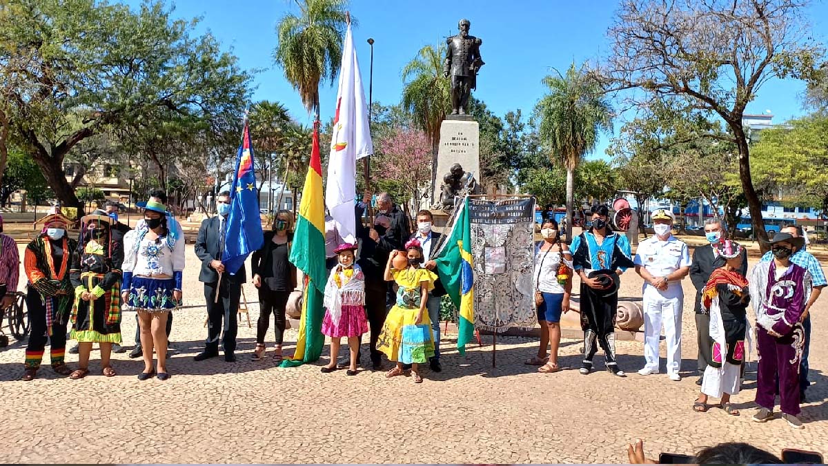 Você está visualizando atualmente Ato em praça e missa online celebram os 196 anos de independência da Bolívia em Corumbá