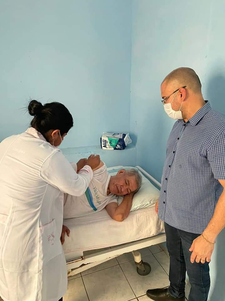 Saúde aplica dose de reforço da vacina contra a Covid-19 em acamados 2 WhatsApp Image 2021 09 29 at 16.40.57