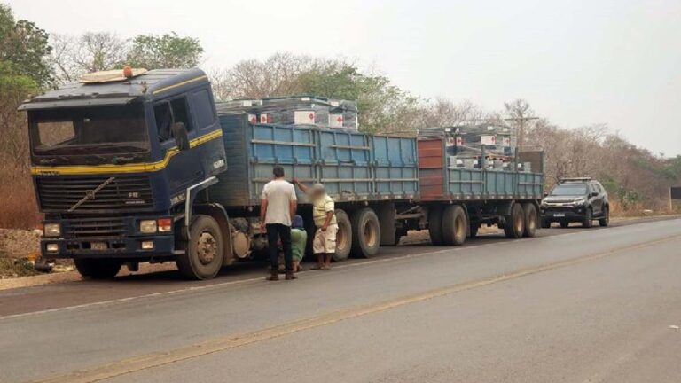 Material usado no refino da cocaína é aprendido pela PF e Receita Federal em Corumbá