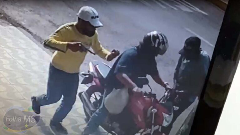 Ladrões são presos após roubo de motocicleta no centro de Ladário | vídeo
