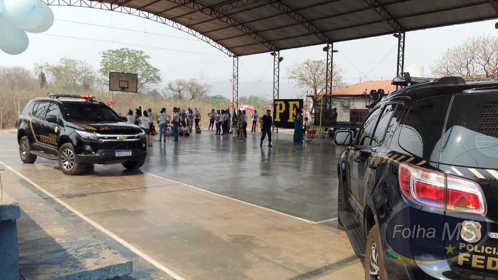 Superesportivo da Polícia Federal é atração em evento do mês das crianças em Corumbá 6 dodge5