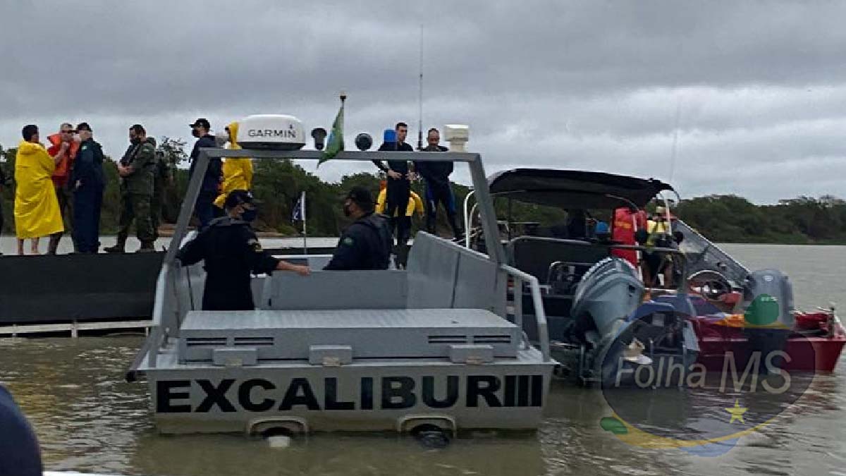 Leia mais sobre o artigo Marinha e Bombeiros Procuram por sete pessoas vítimas de naufrágio no Rio Paraguai