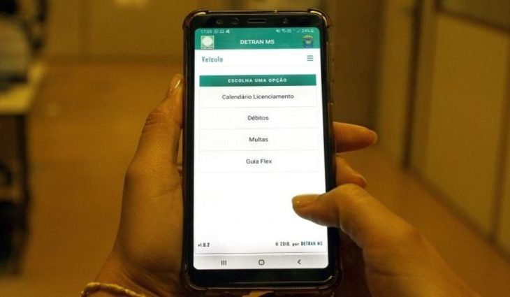Sem expediente no feriado da Proclamação da República, serviços públicos estão disponíveis na palma da mão