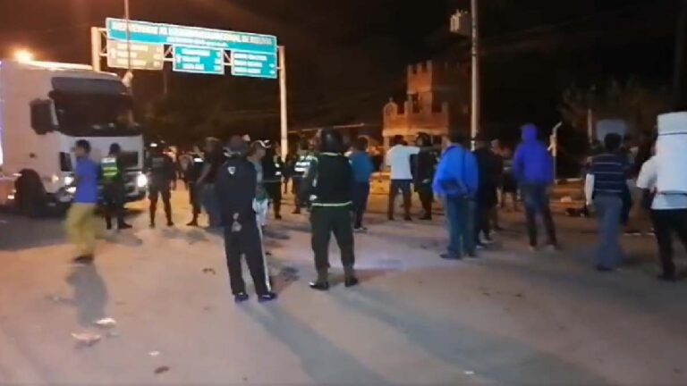 Início de greve geral na Bolívia gera conflito e polícia intervém com manifestantes na fronteira