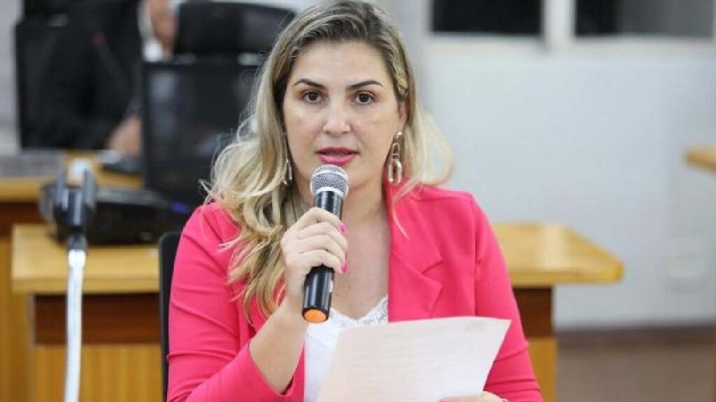 Vereadora cobra prefeitura por problemas em estrutura no Centro de Saúde da Mulher 3 raquel