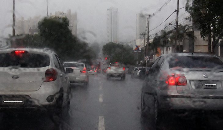 Inmet emite novo alerta com risco de tempestade e ventania em MS