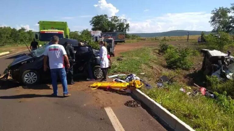 Acidente entre dois veículos deixa cinco mortos na BR-060