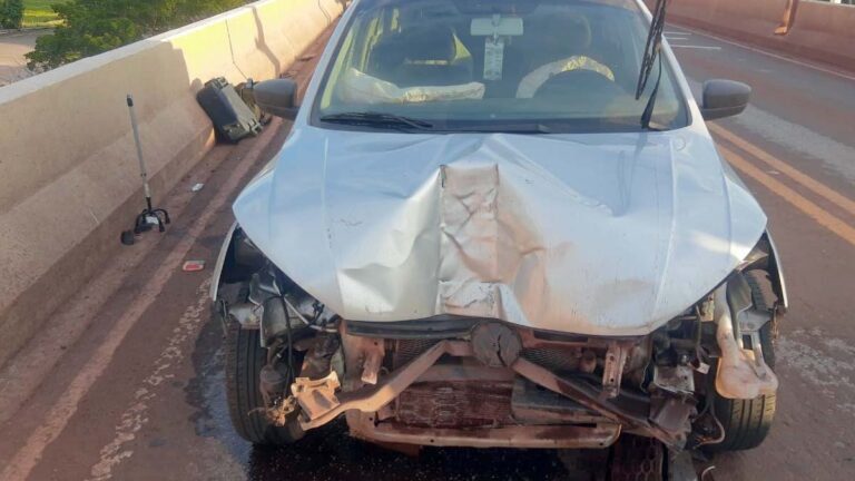 Idosa morre em colisão entre carro e caminhão na ponte sobre o Rio Paraguai