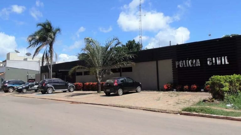 Mulher é detida por abandonar crianças em casa cheia de lixo e sem comida em MS