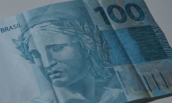 Pelo segundo ano consecutivo, salário mínimo fica sem aumento real
