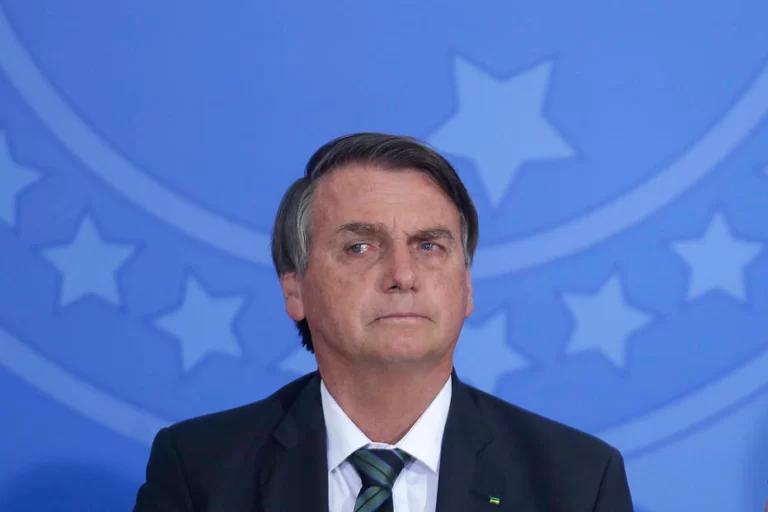 Bolsonaro veta Refis para MEIs e pequenas empresas